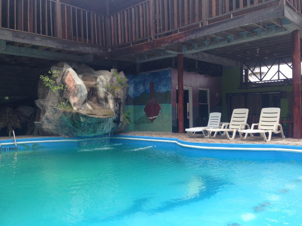 La Delphina Bed And Breakfast Bar And Grill Λα Σέιμπα Εξωτερικό φωτογραφία