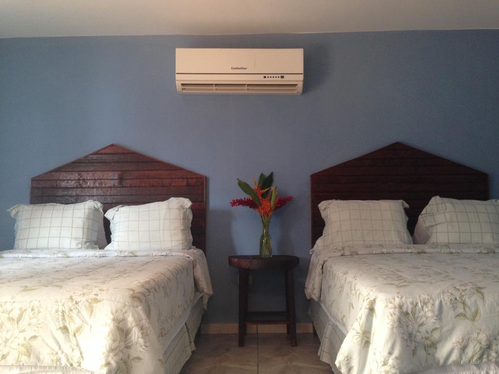 La Delphina Bed And Breakfast Bar And Grill Λα Σέιμπα Εξωτερικό φωτογραφία