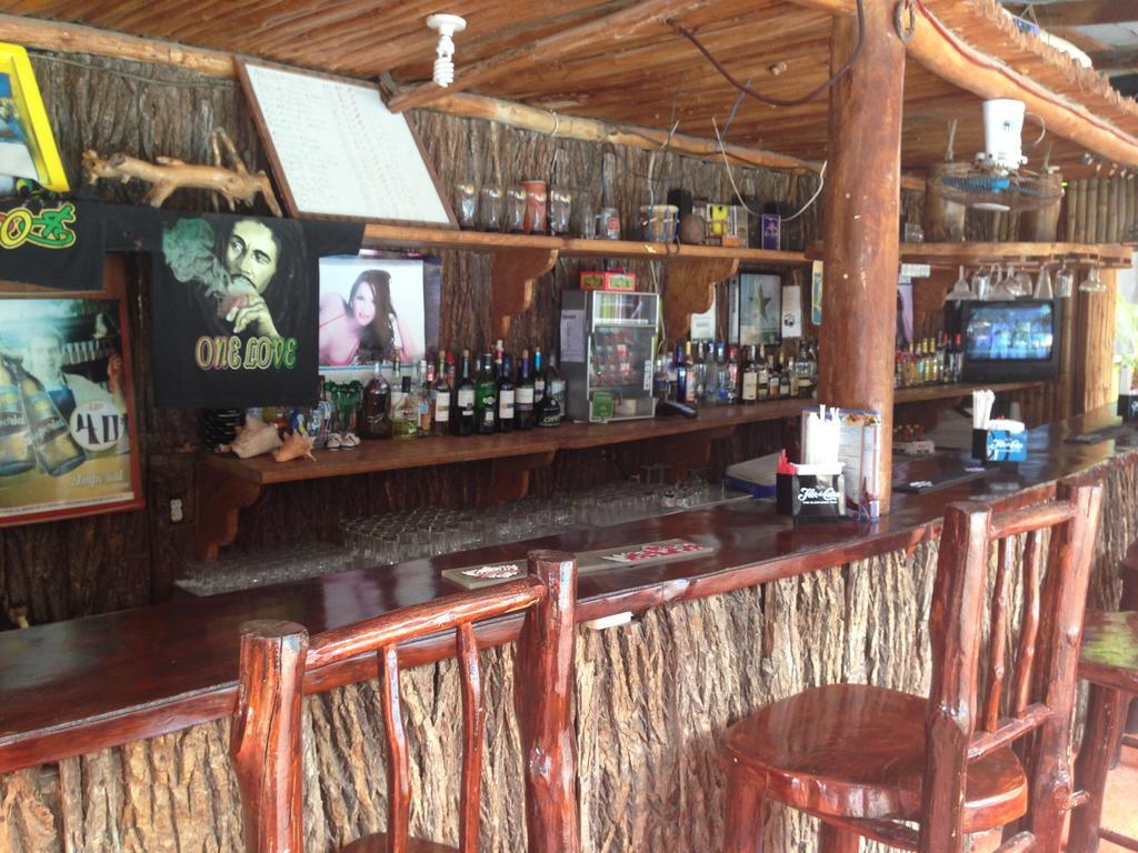 La Delphina Bed And Breakfast Bar And Grill Λα Σέιμπα Εξωτερικό φωτογραφία
