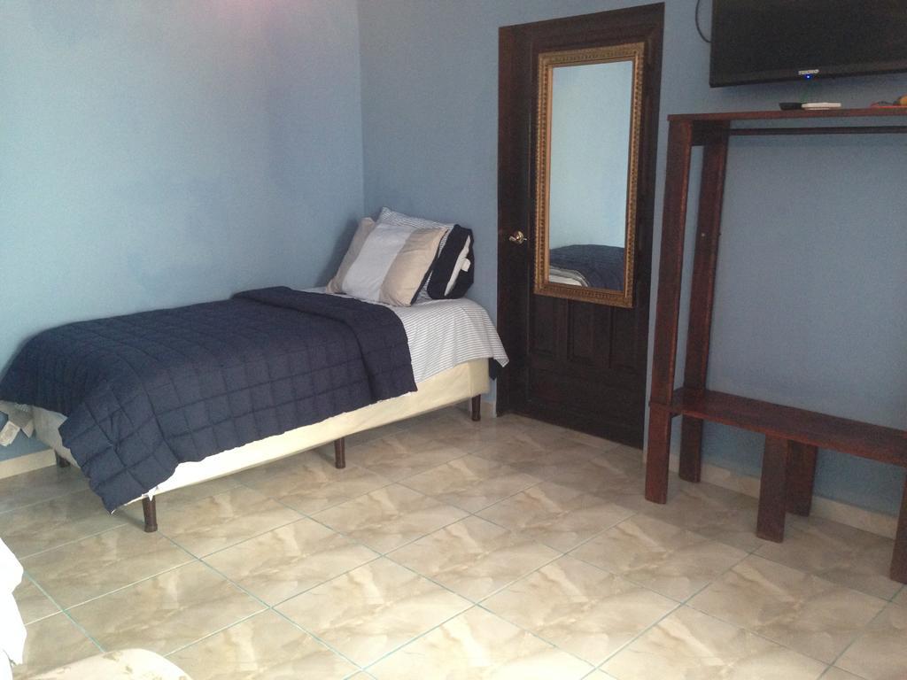 La Delphina Bed And Breakfast Bar And Grill Λα Σέιμπα Εξωτερικό φωτογραφία