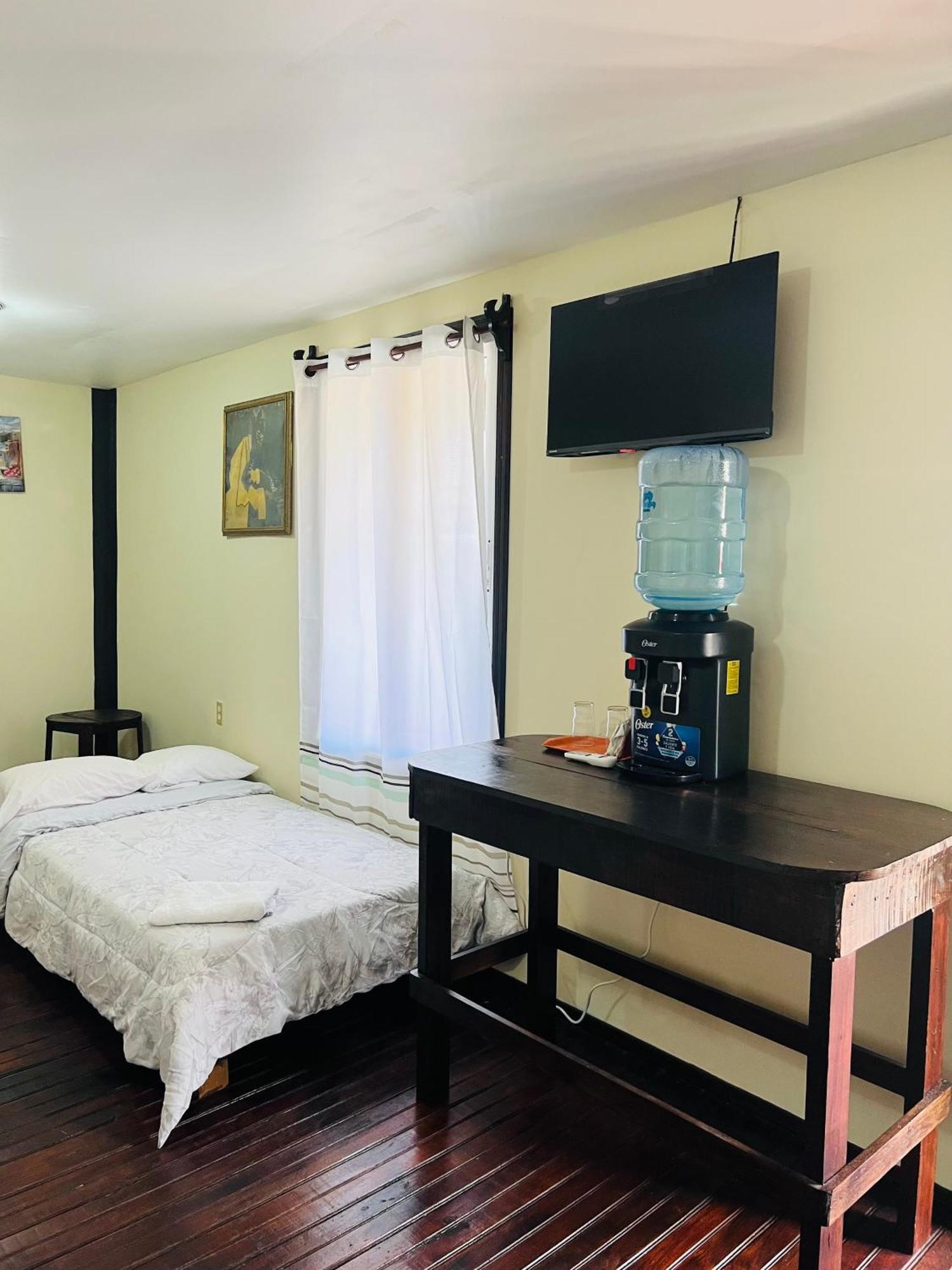 La Delphina Bed And Breakfast Bar And Grill Λα Σέιμπα Εξωτερικό φωτογραφία