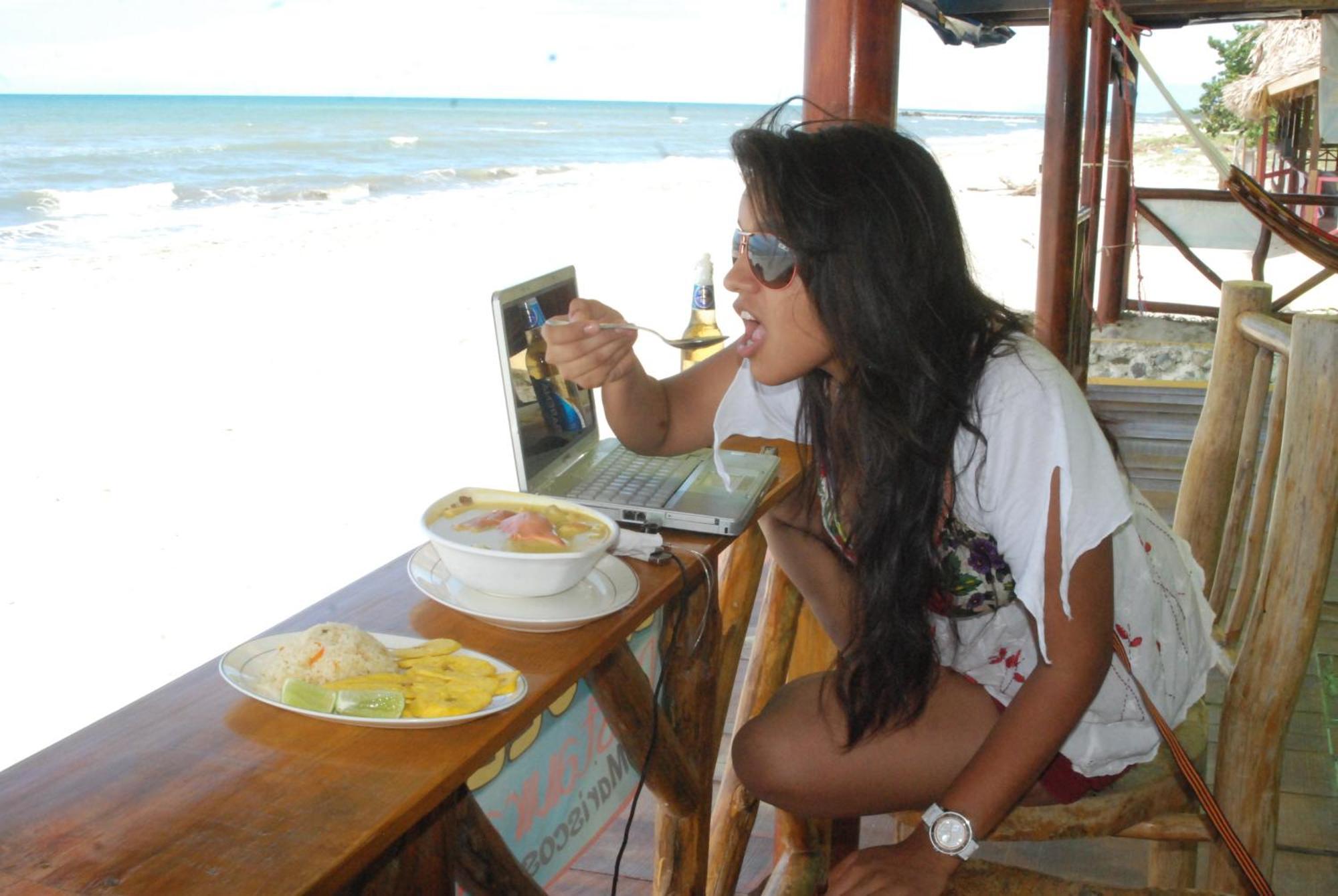 La Delphina Bed And Breakfast Bar And Grill Λα Σέιμπα Εξωτερικό φωτογραφία