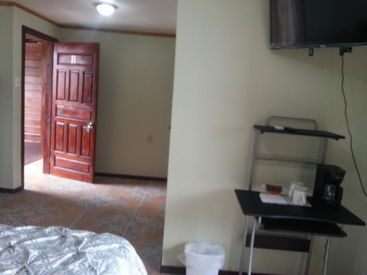 La Delphina Bed And Breakfast Bar And Grill Λα Σέιμπα Εξωτερικό φωτογραφία
